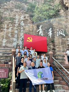 青年洞合影.jpg