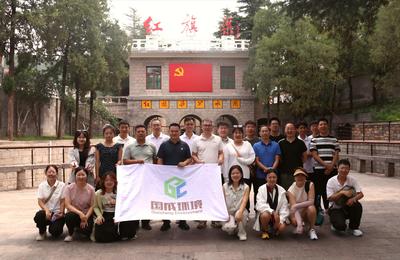 红旗渠微笑合影.jpg